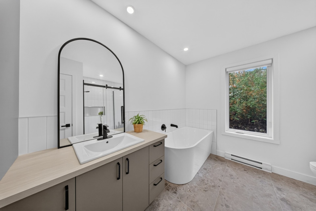Salle de bains — 566 Route 116, Acton Vale