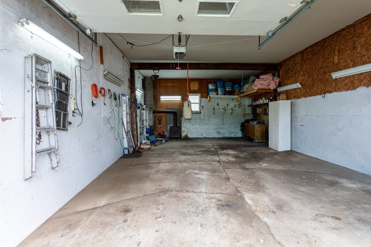 Garage — 421 Rue de l'Alouette, Shawinigan