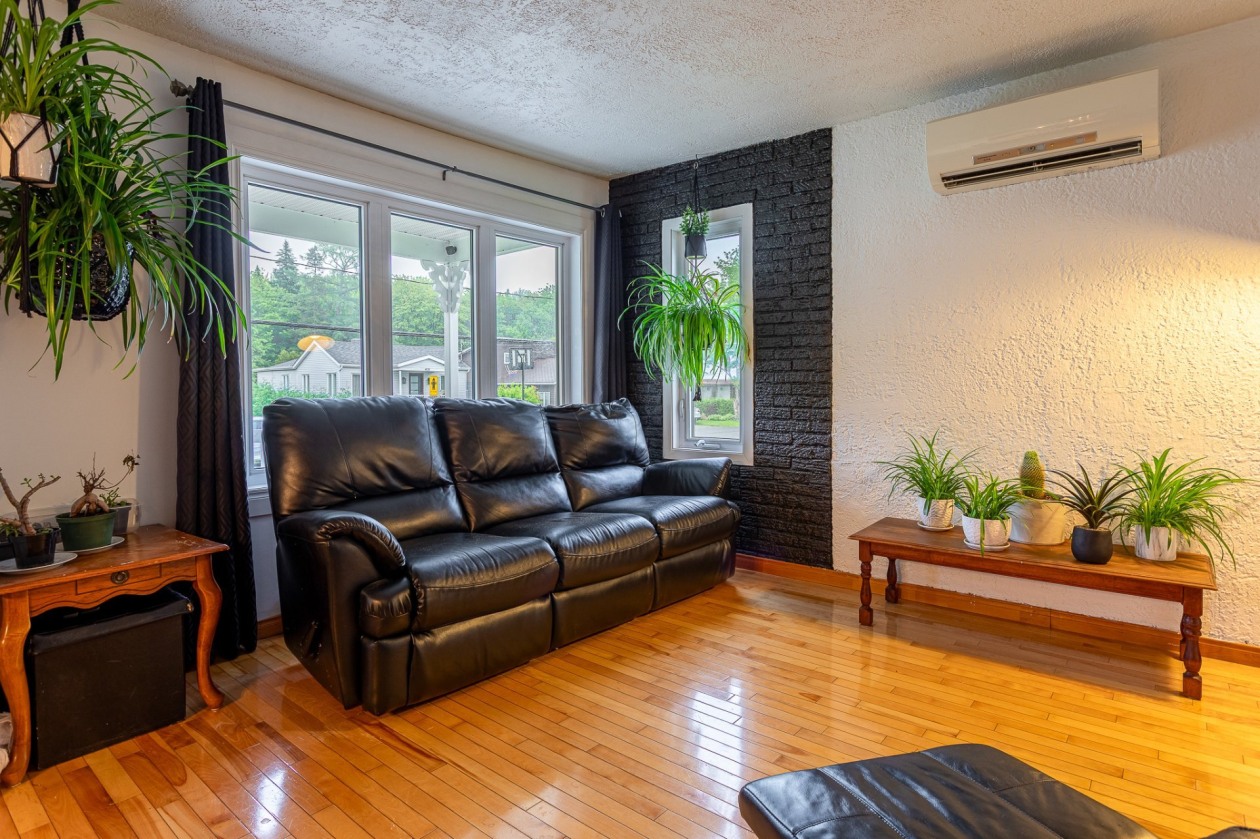 Salon — 421 Rue de l'Alouette, Shawinigan