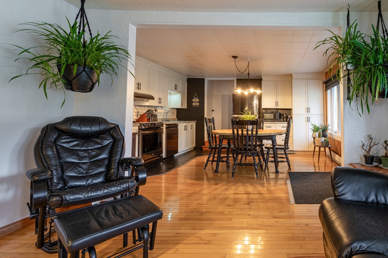Salon — 421 Rue de l'Alouette, Shawinigan