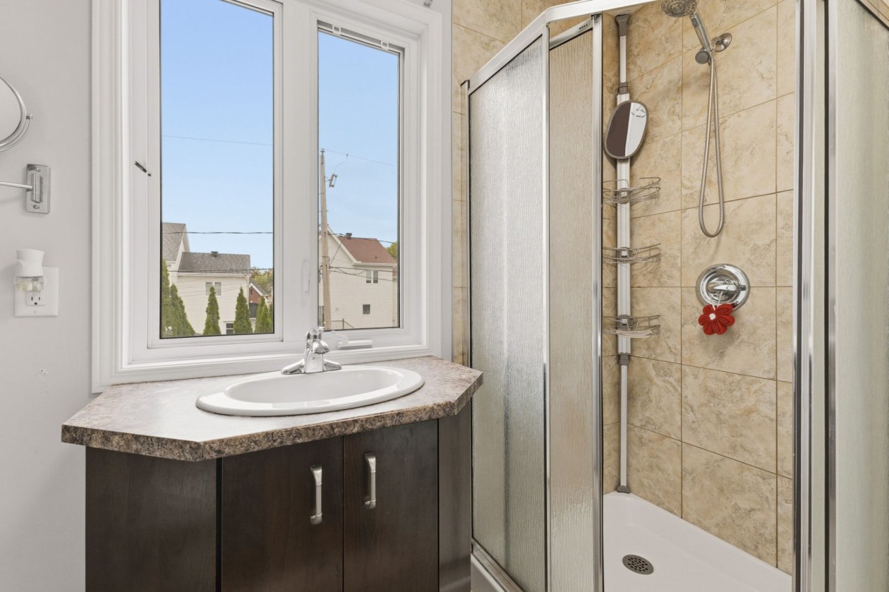 Salle de bains — 43 Rue du Cabernet, Gatineau