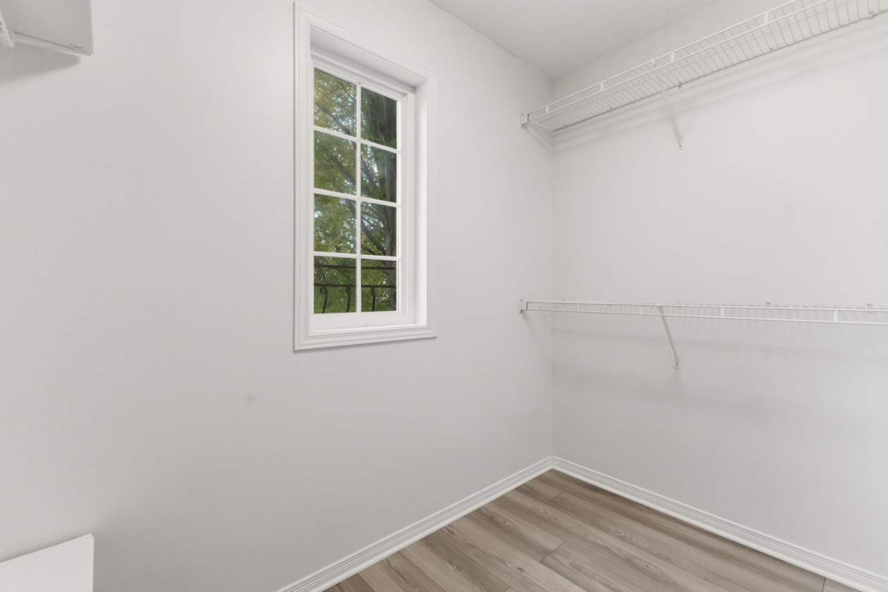 Penderie — 43 Rue du Cabernet, Gatineau