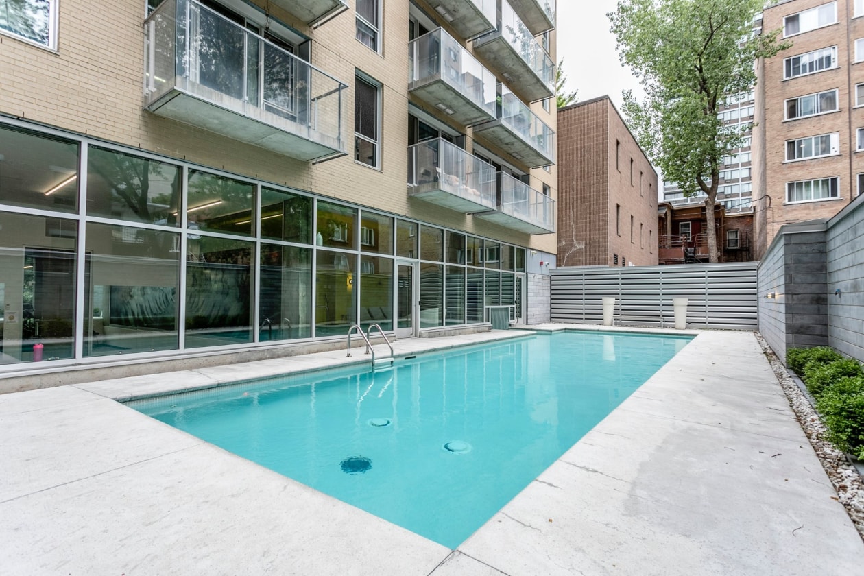 Piscine — 1414 Rue Chomedey, Montréal