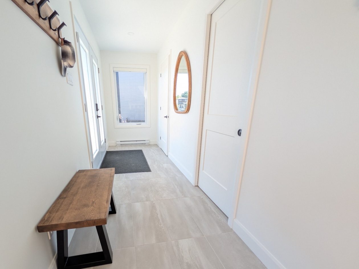 Hall d'entrée — 49 Rue des Poiriers, Pont-Rouge