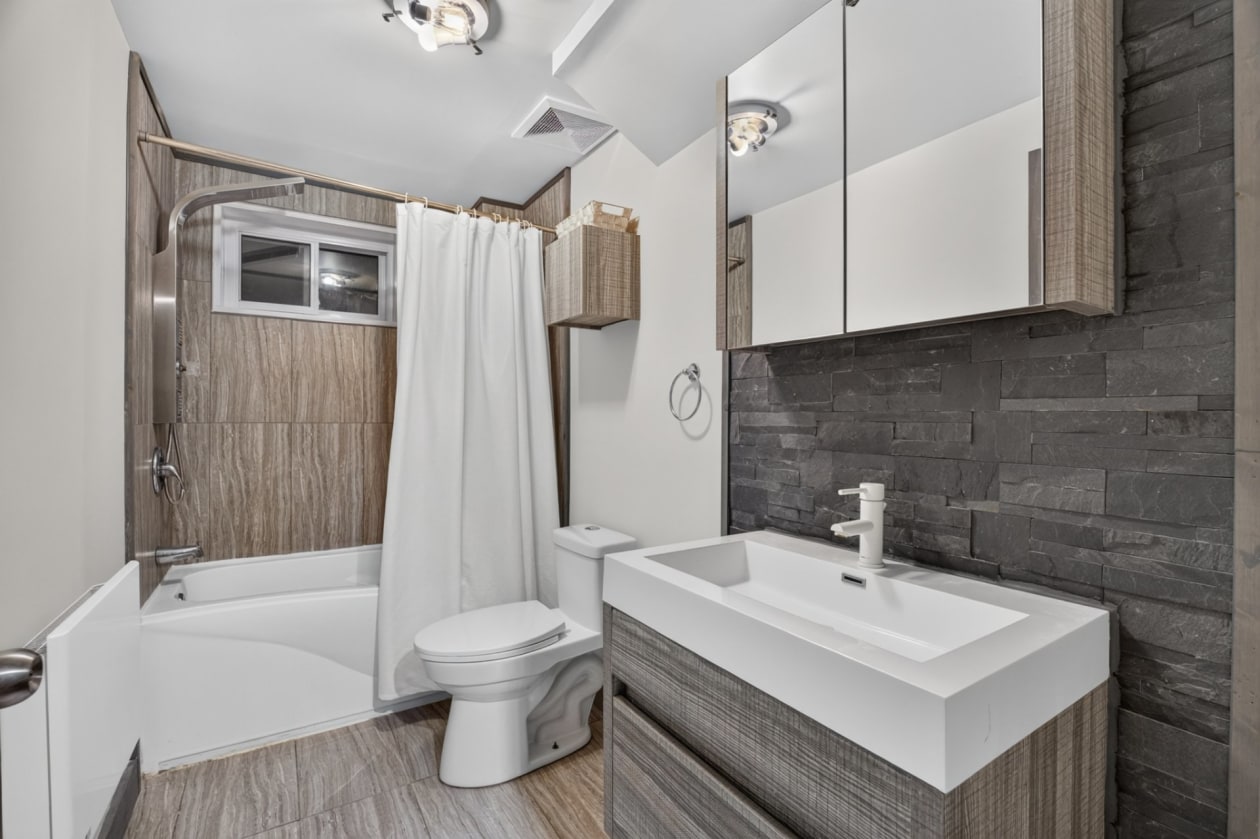 Salle de bains — 740 Rue George-Muir, Québec