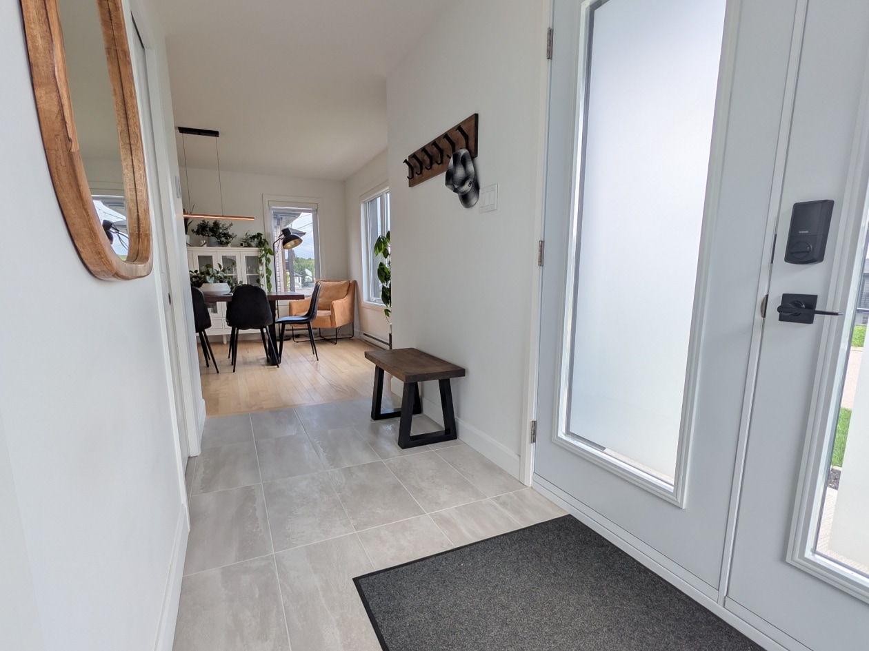 Hall d'entrée — 49 Rue des Poiriers, Pont-Rouge