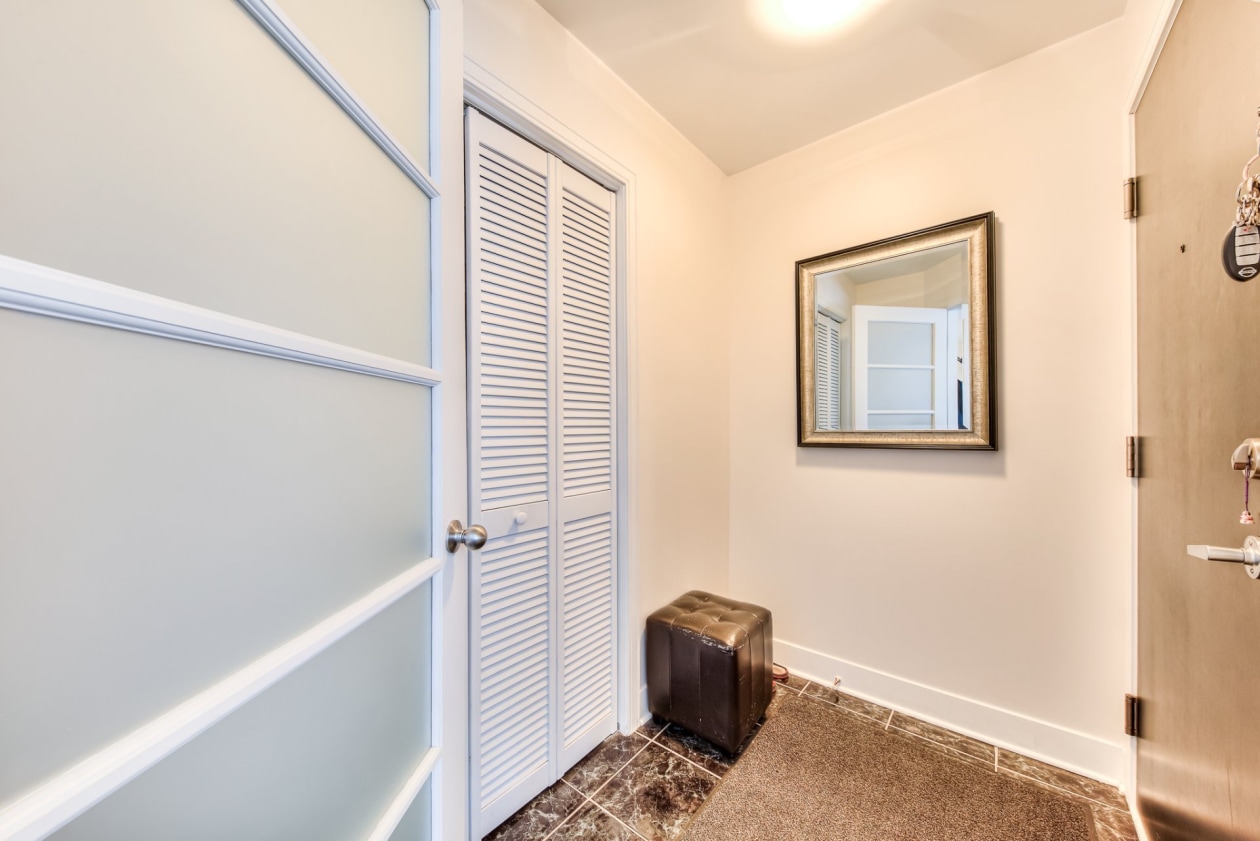 Hall d'entrée — 3945 Av. Colomb, Brossard