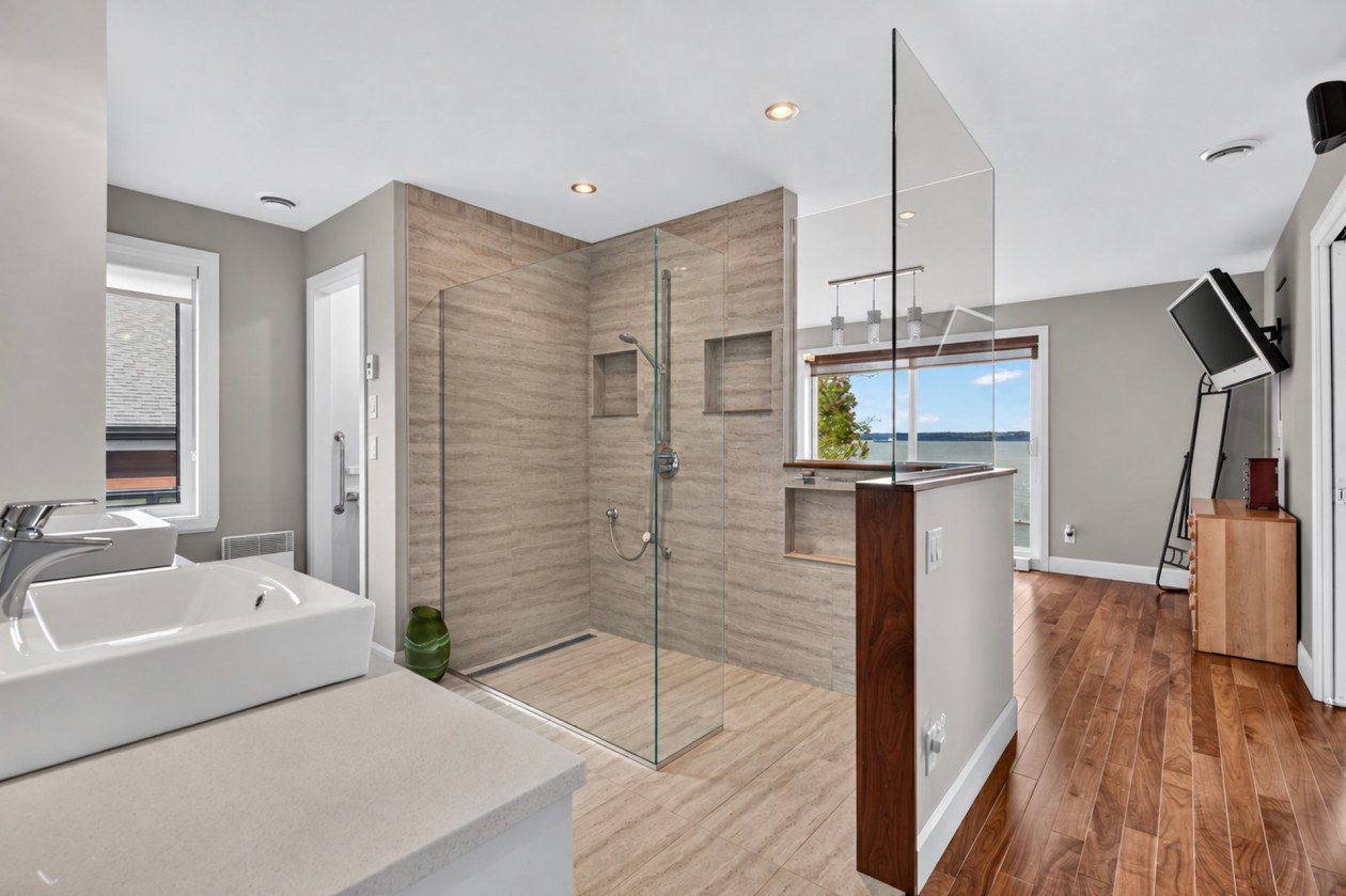 Salle de bains — 401 Route 138, Neuville