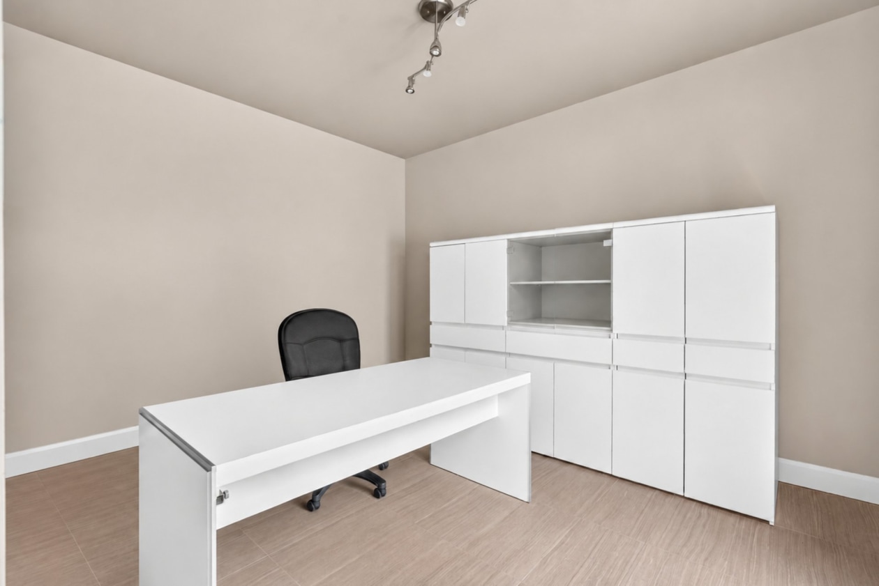 Bureau — 401 Route 138, Neuville