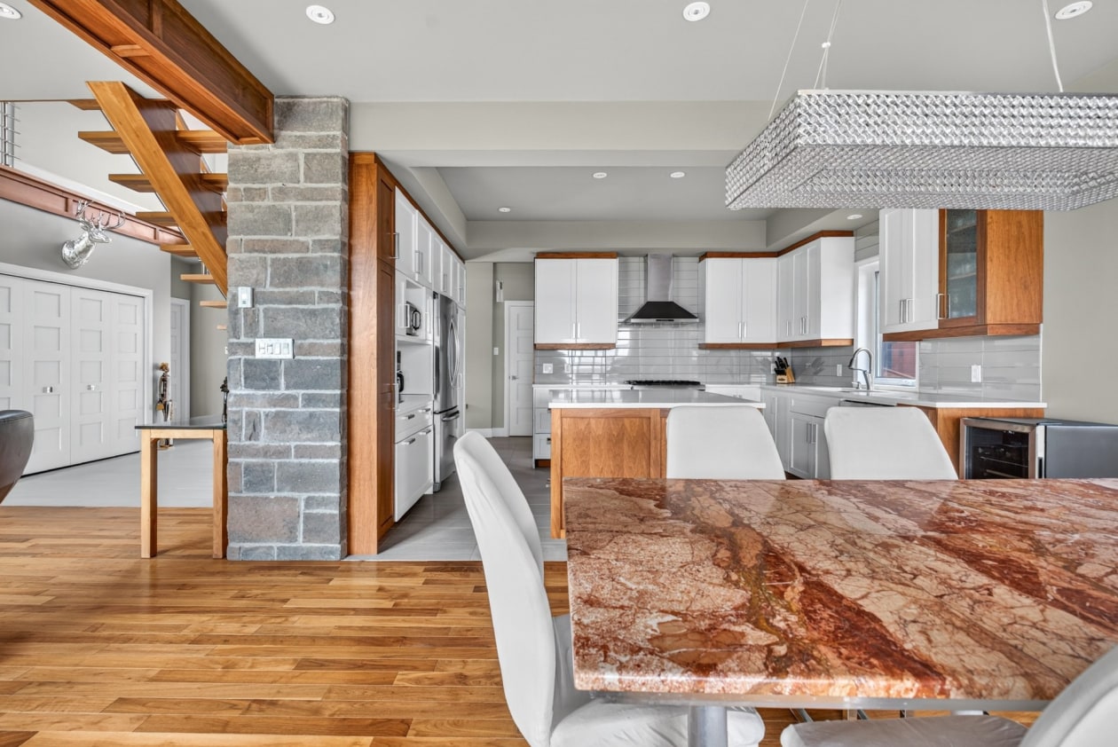 Dining room — 401 Route 138, Neuville