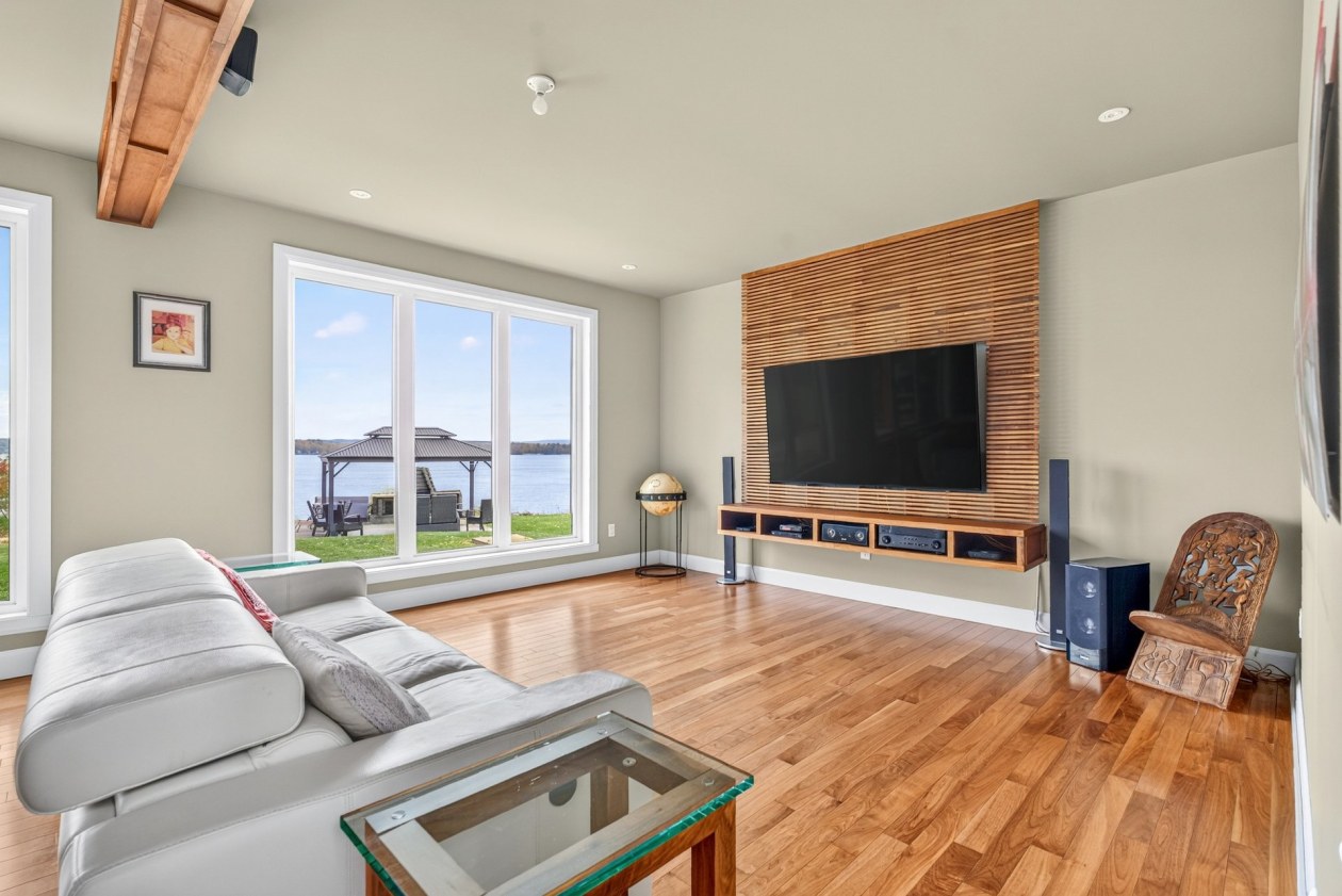 Living room — 401 Route 138, Neuville