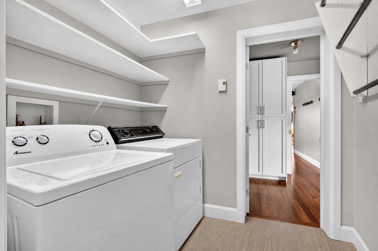 Laundry room — 401 Route 138, Neuville