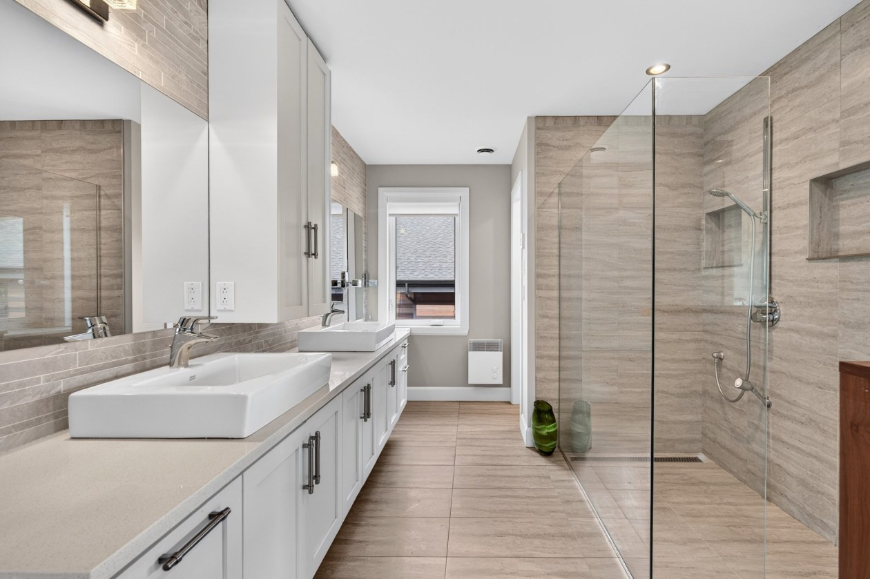 Bathroom — 401 Route 138, Neuville