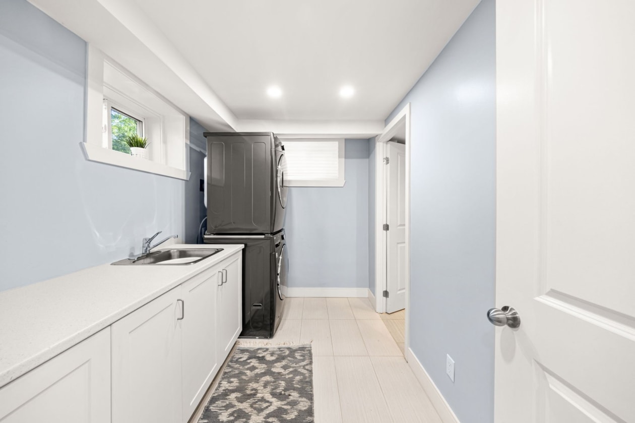 Salle de lavage — 5065 Rue Roméo, Montréal
