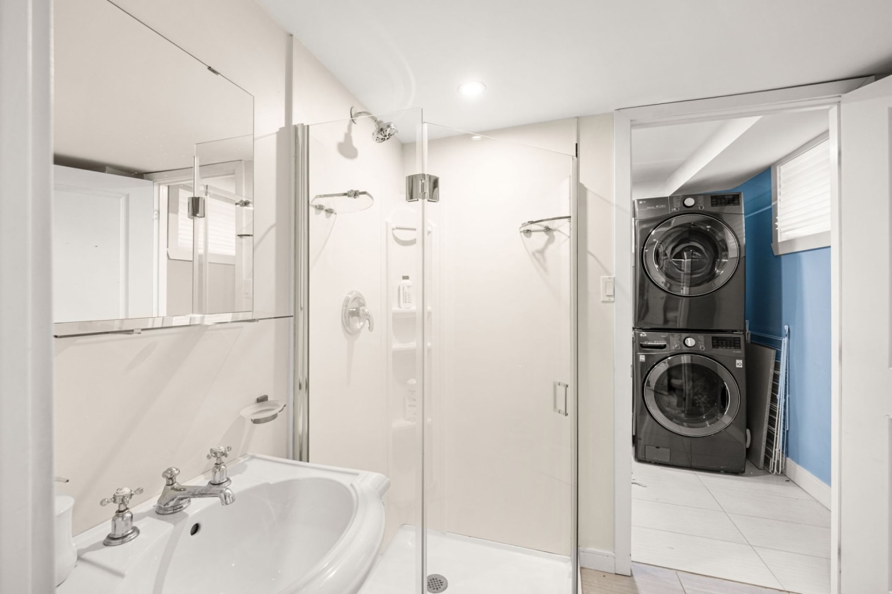 Salle de bains — 5065 Rue Roméo, Montréal