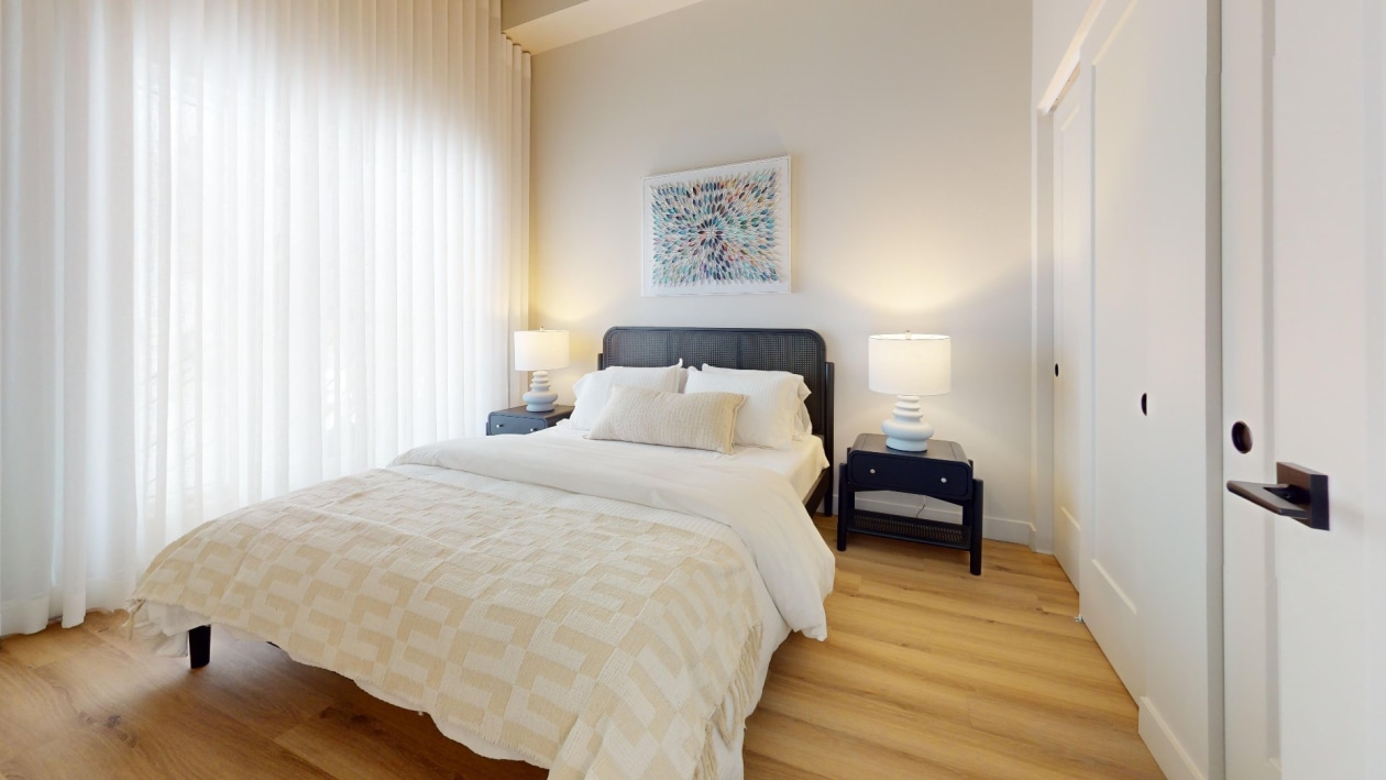 Chambre à coucher — 1555 Boul. Chomedey, Laval
