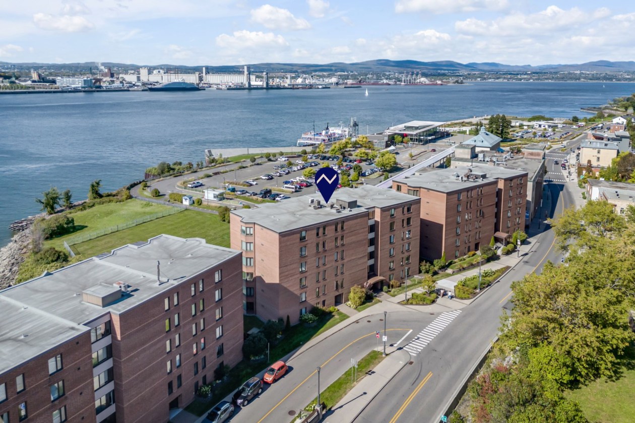 Drone shot — 5895 Rue St-Laurent, Lévis
