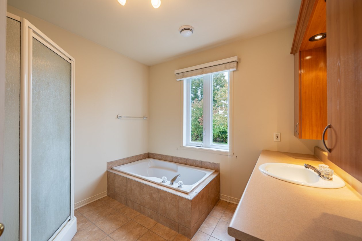 Salle de bains — 116 Boul. du Fort-St-Louis, Boucherville