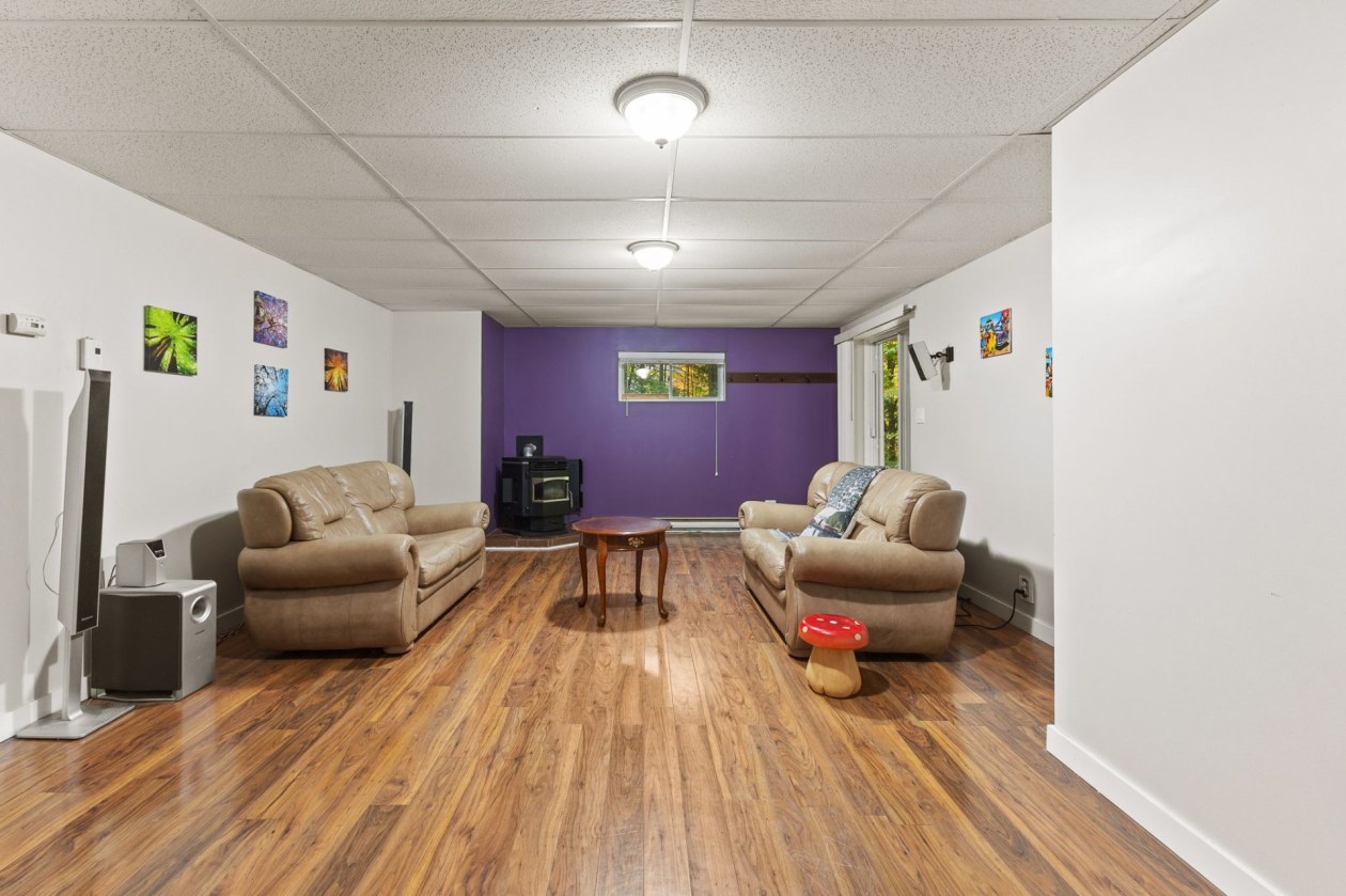 Family room — 12 Rue Joël, Val-des-Monts