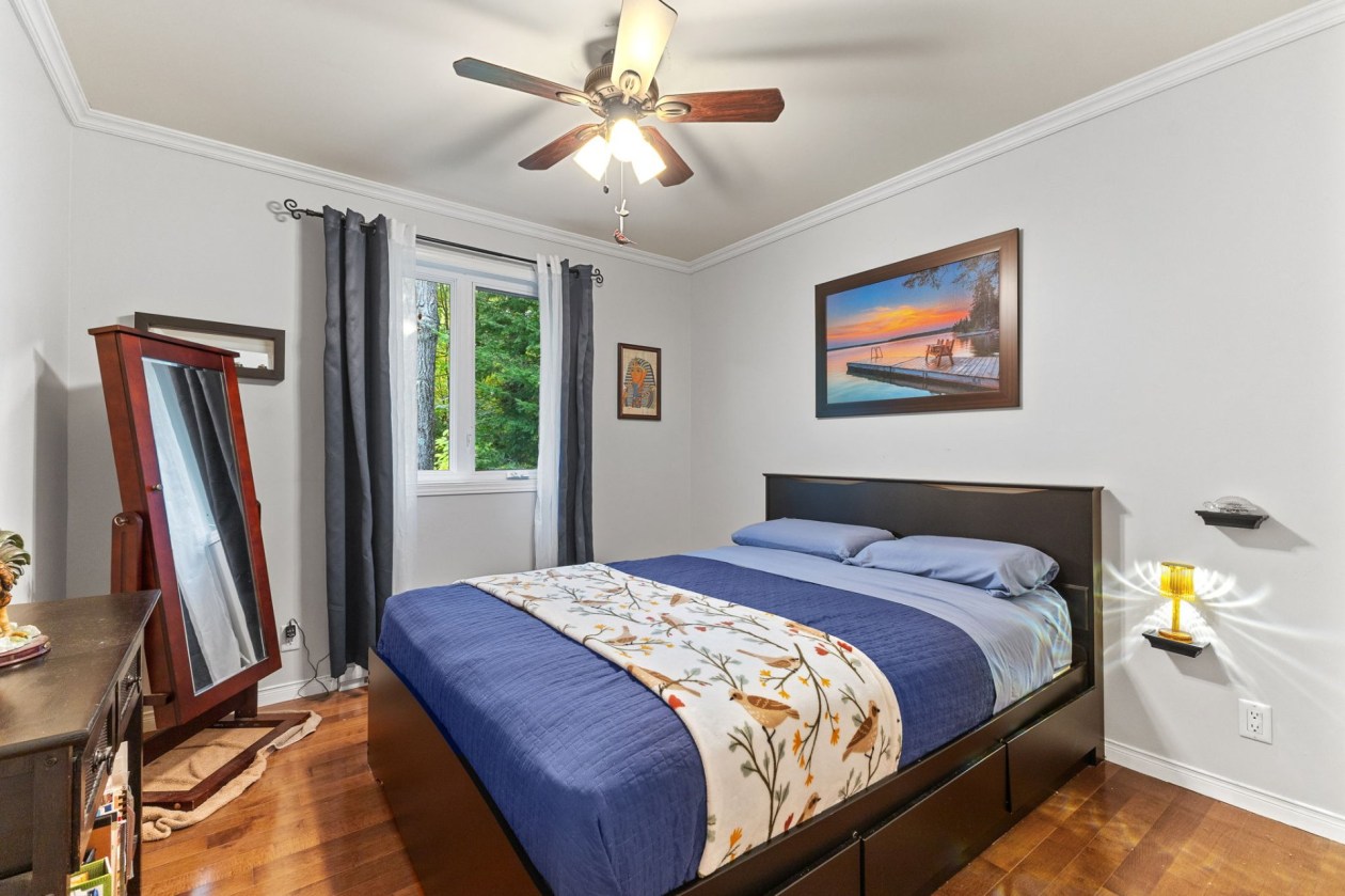 Bedroom — 12 Rue Joël, Val-des-Monts