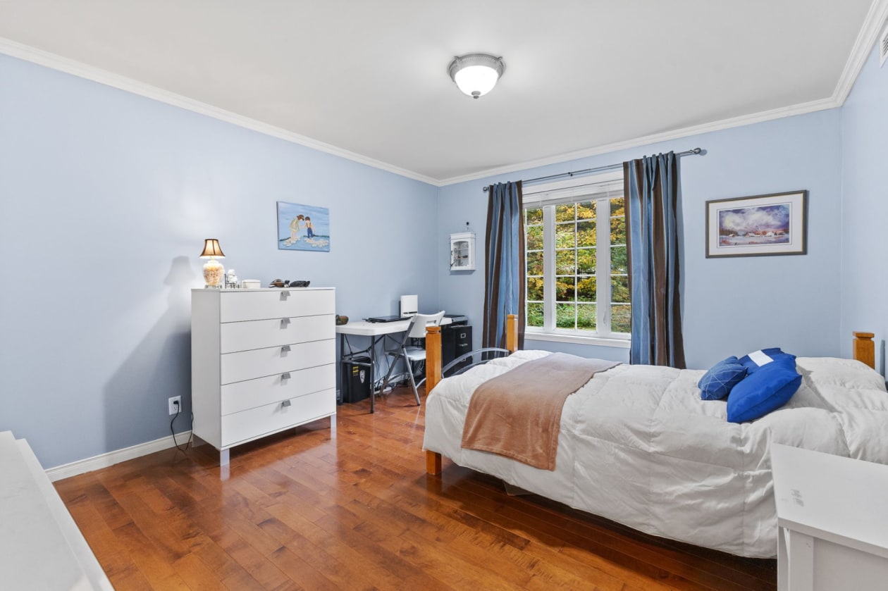 Bedroom — 12 Rue Joël, Val-des-Monts