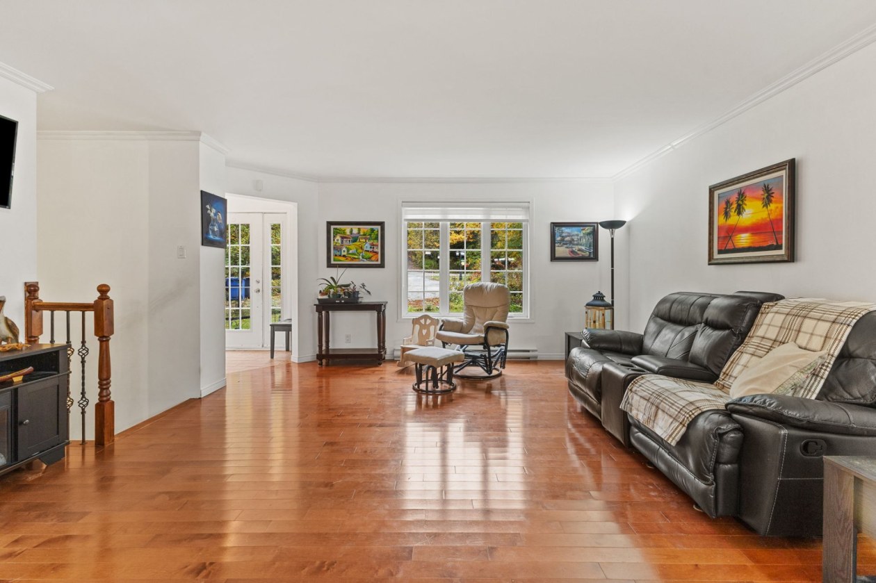 Living room — 12 Rue Joël, Val-des-Monts