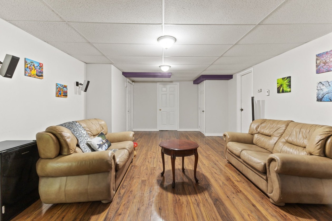 Family room — 12 Rue Joël, Val-des-Monts