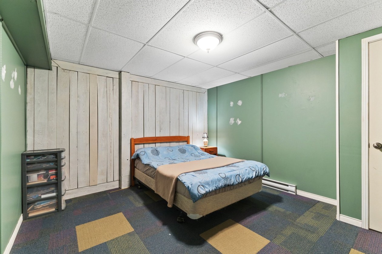 Bedroom — 12 Rue Joël, Val-des-Monts