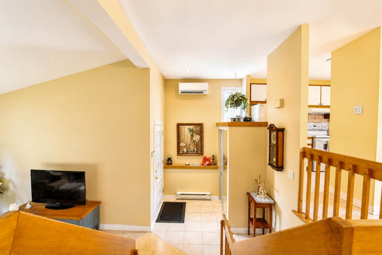 Entrance hall — 999 22e Avenue, Laval