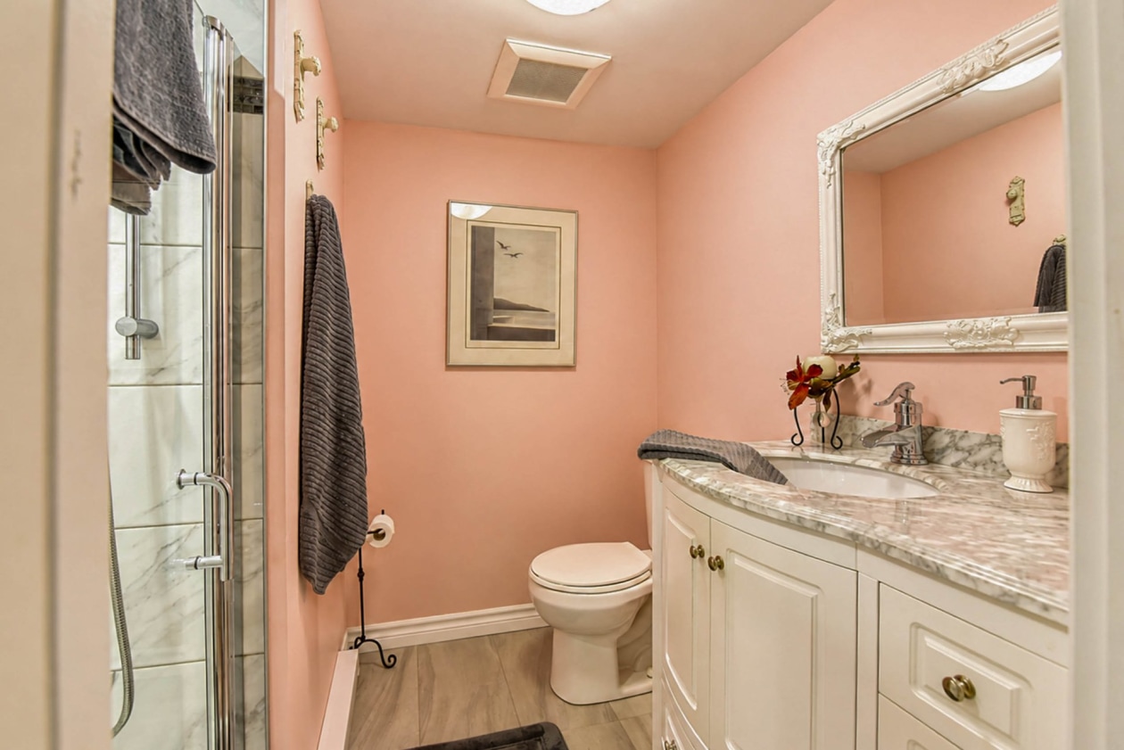 Bathroom — 999 22e Avenue, Laval
