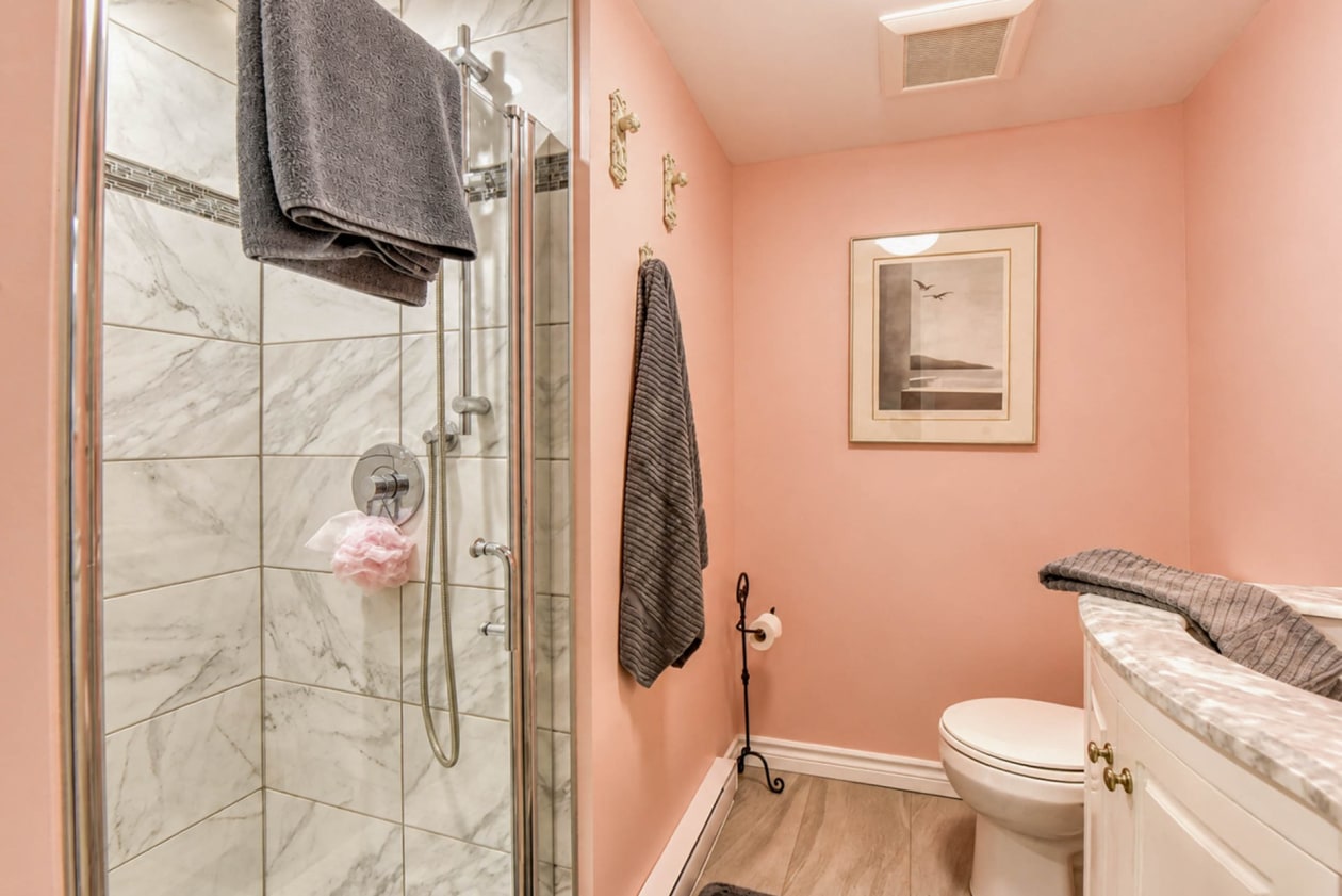 Bathroom — 999 22e Avenue, Laval