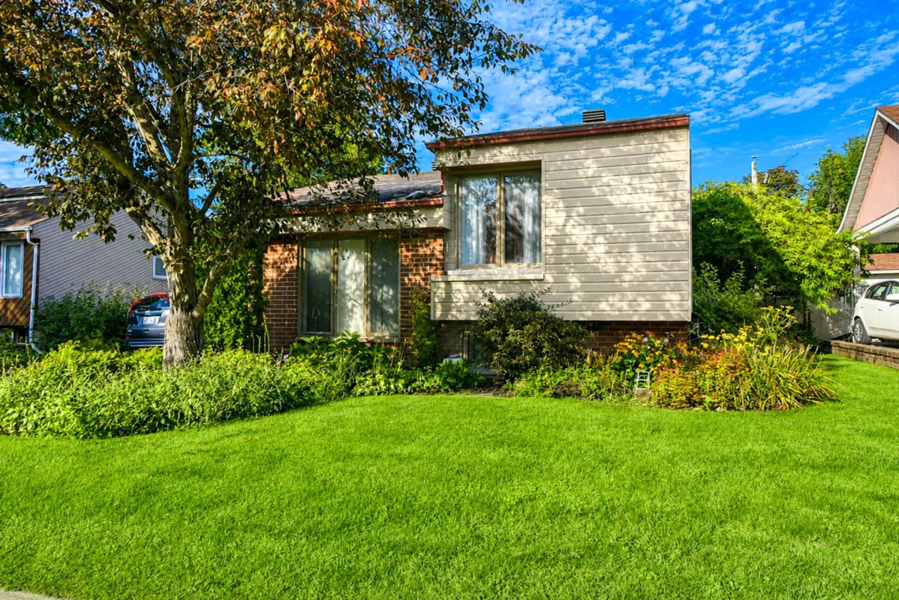 Facade — 999 22e Avenue, Laval