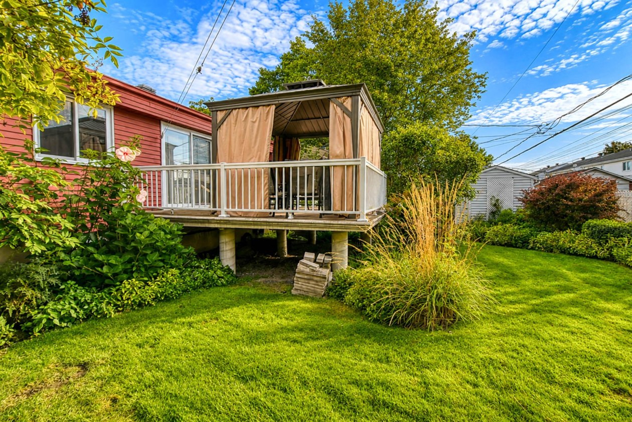 Yard — 999 22e Avenue, Laval