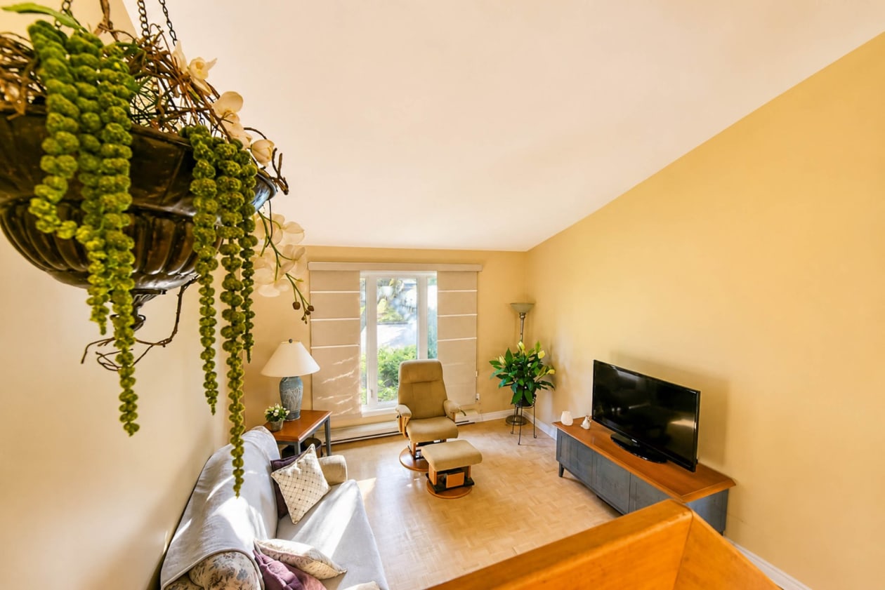 Living room — 999 22e Avenue, Laval