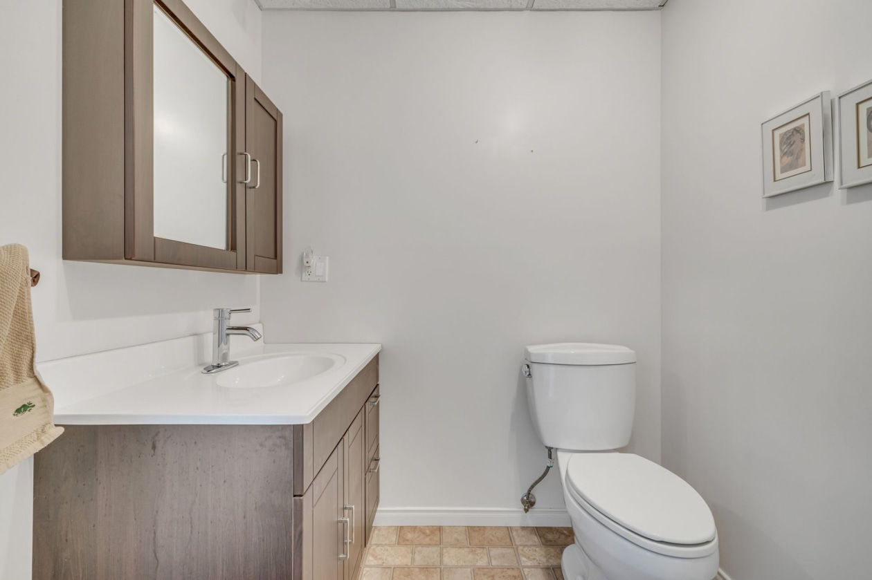 Salle de bains — 896 Rue Ferrant, L'Ancienne-Lorette