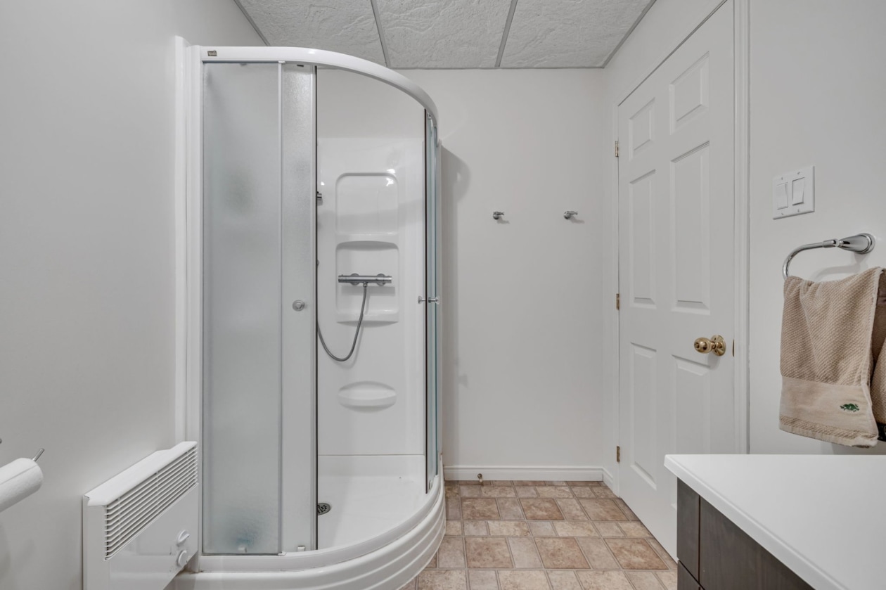 Salle de bains — 896 Rue Ferrant, L'Ancienne-Lorette