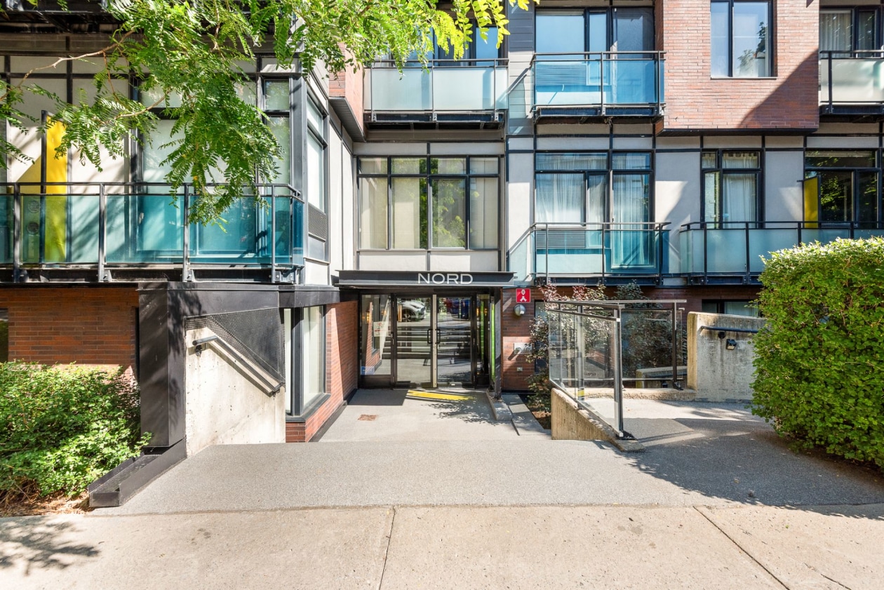 Outdoor entrance — 1451 Rue Parthenais, Montréal