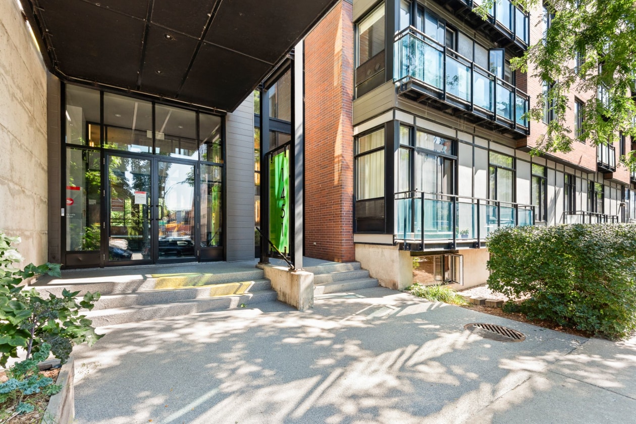 Outdoor entrance — 1451 Rue Parthenais, Montréal