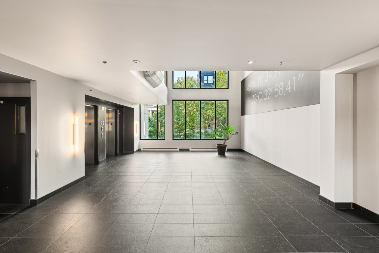 Entrance hall — 1451 Rue Parthenais, Montréal