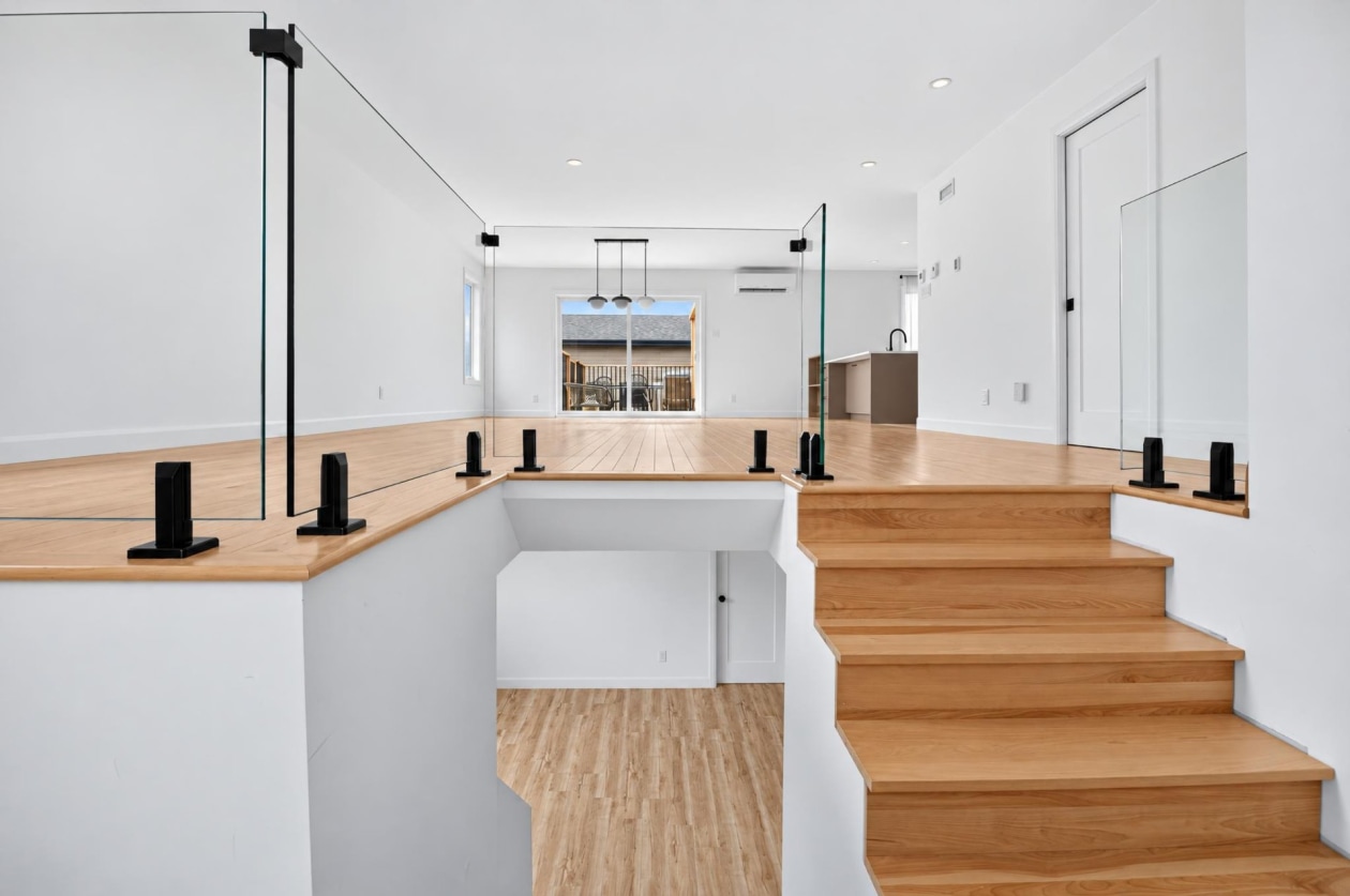 Hall d'entrée — 70 Rue Massicotte, Champlain