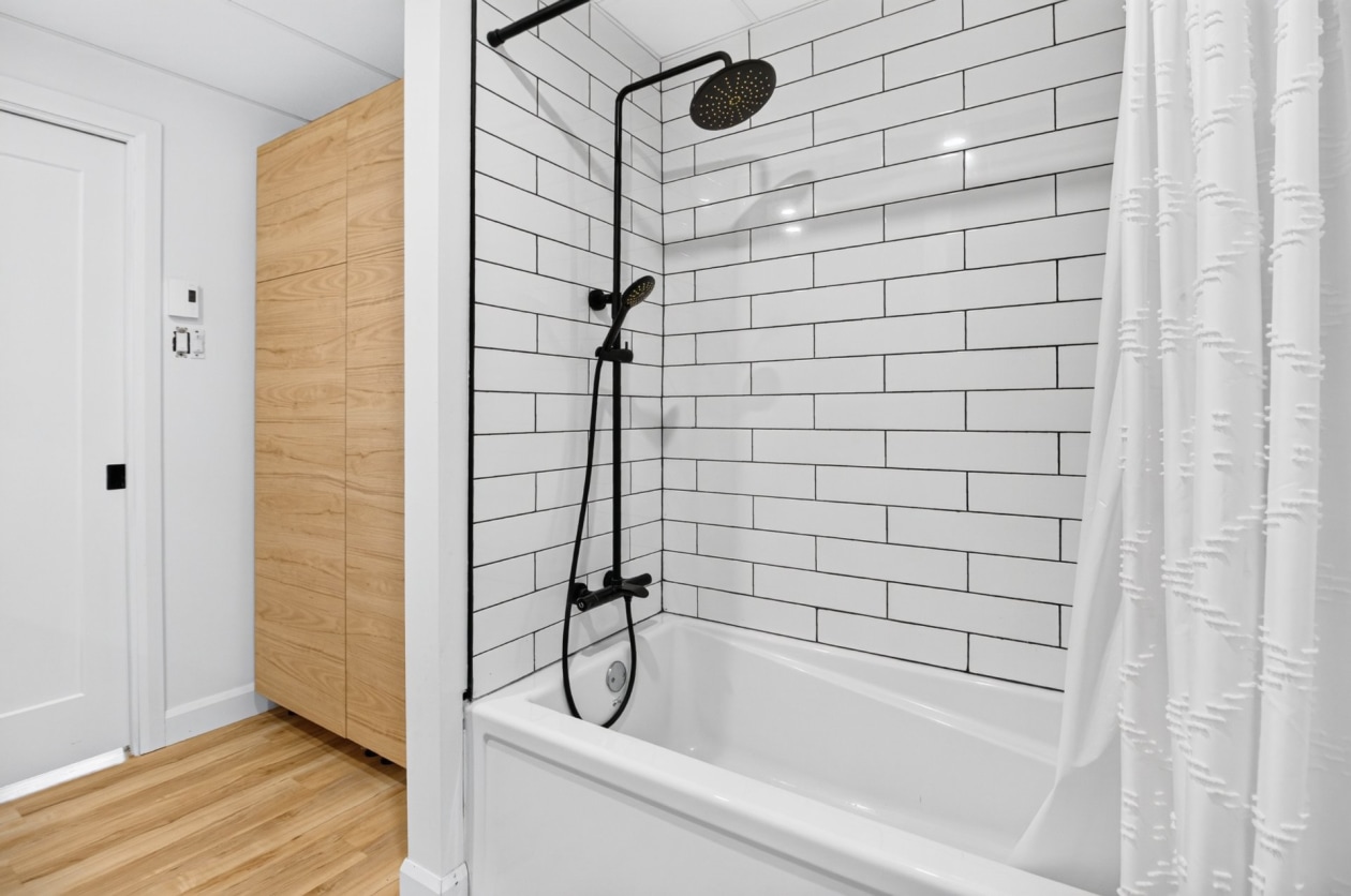 Salle de bains — 70 Rue Massicotte, Champlain