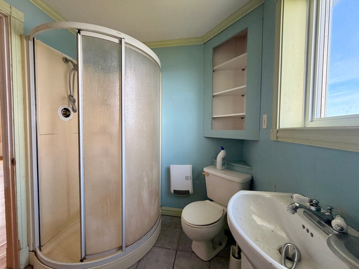 Salle de bains — 161 Route 132, Cloridorme