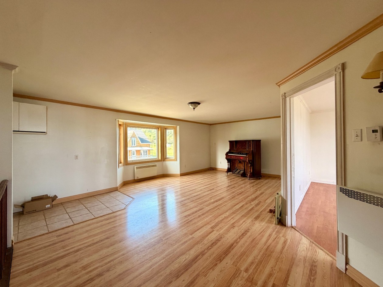 Salon — 161 Route 132, Cloridorme