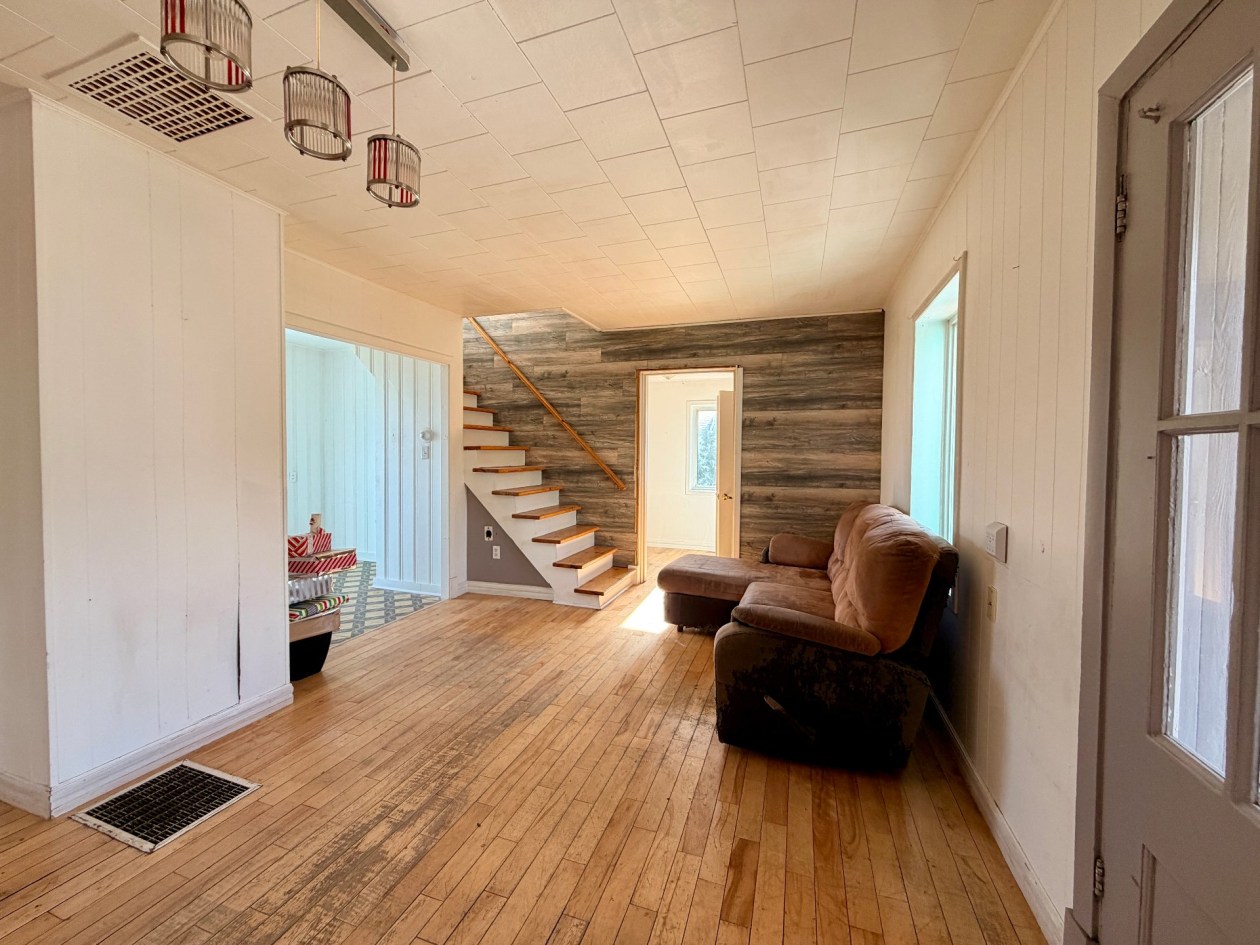 Salon — 161 Route 132, Cloridorme