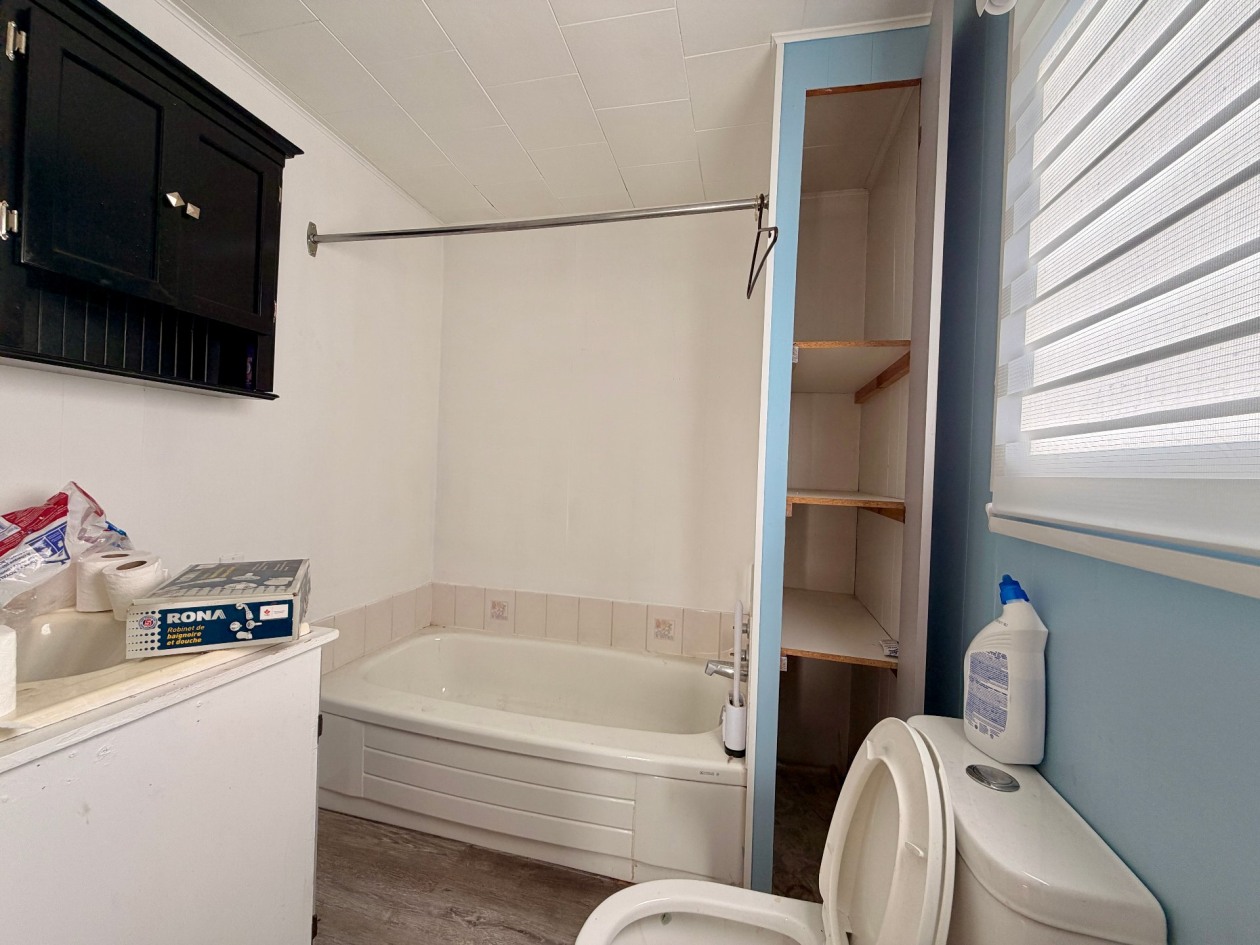 Salle de bains — 161 Route 132, Cloridorme