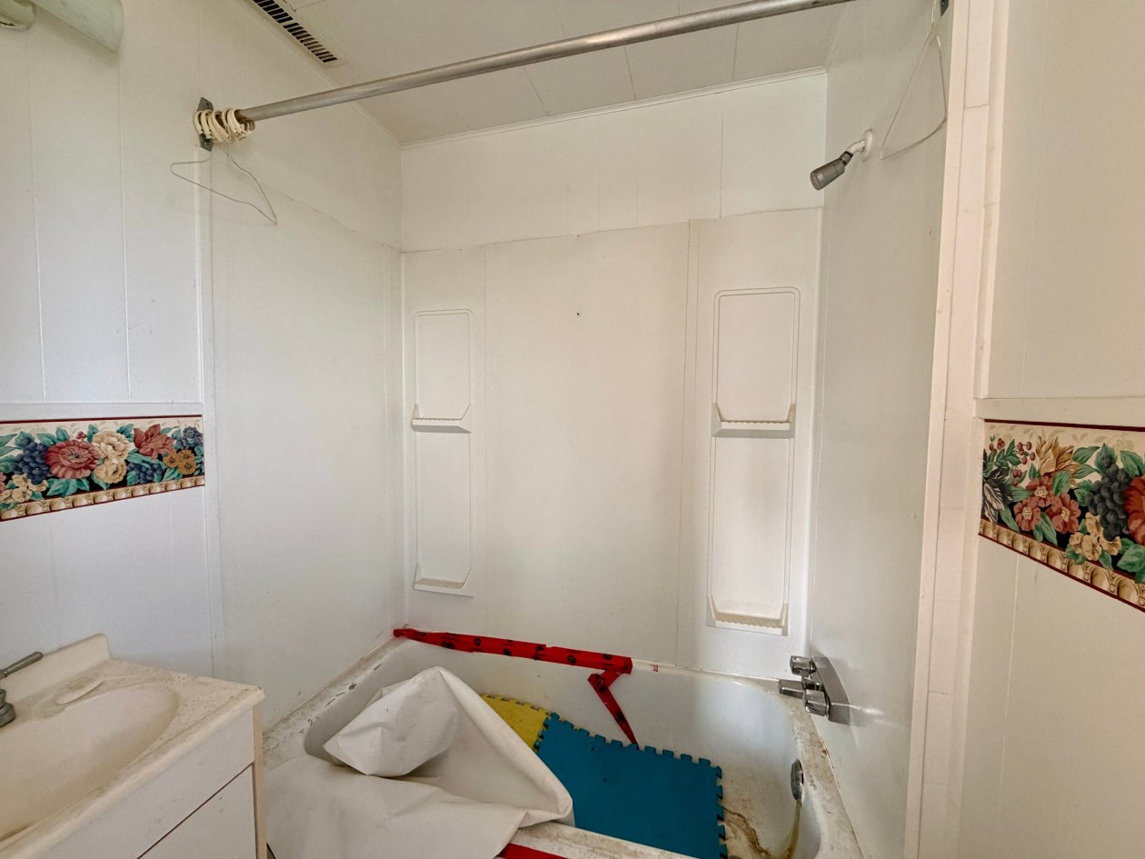 Salle de bains — 161 Route 132, Cloridorme