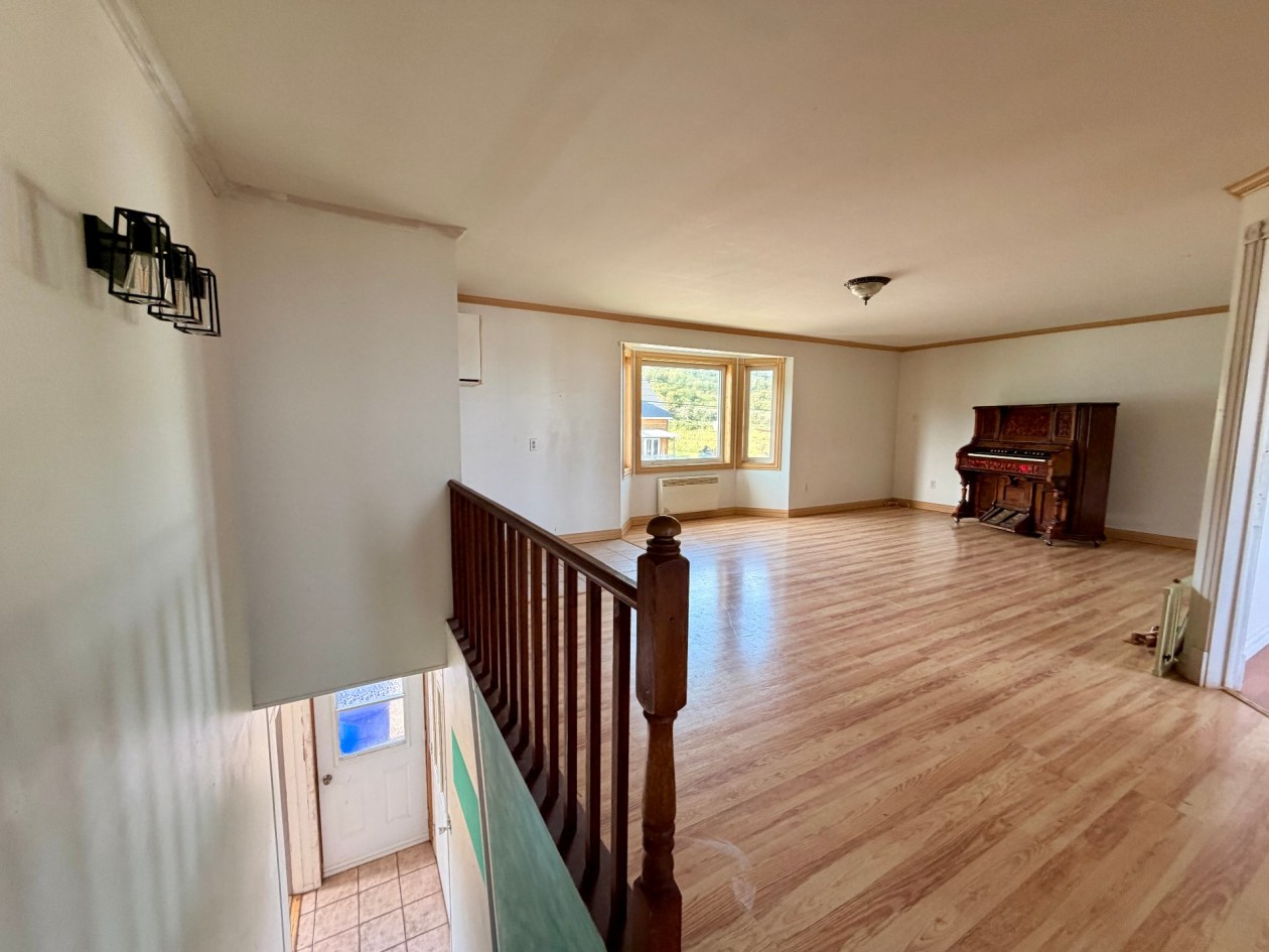 Salon — 161 Route 132, Cloridorme