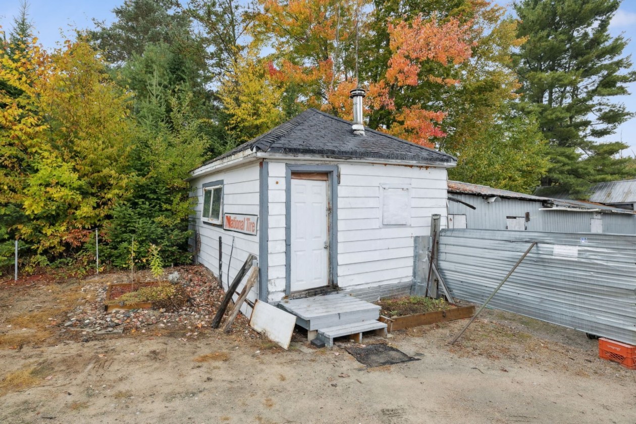 Remise — 1712 Ch. du Lac-des-Loups, Pontiac