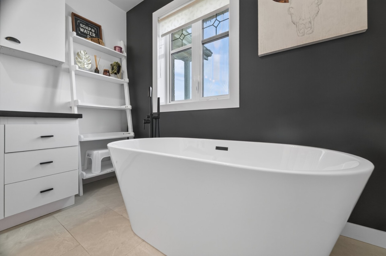 Salle de bains — 295 Route 132 E., Sainte-Luce