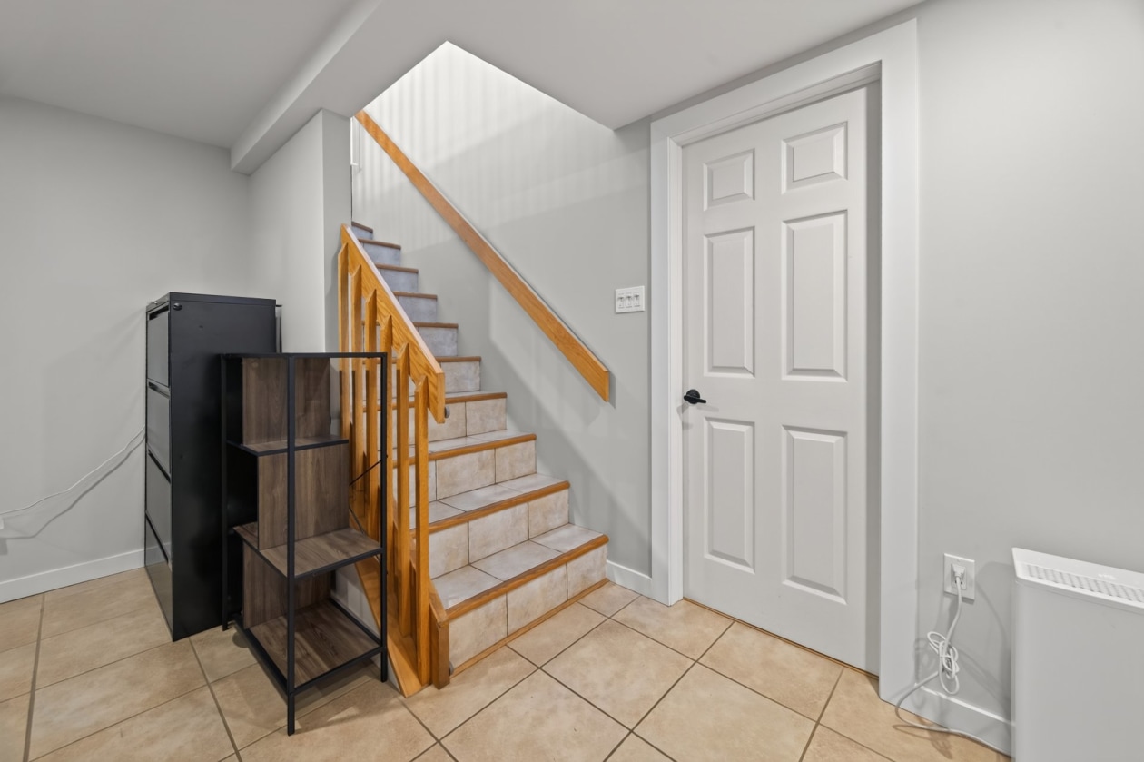 Escalier — 295 Route 132 E., Sainte-Luce
